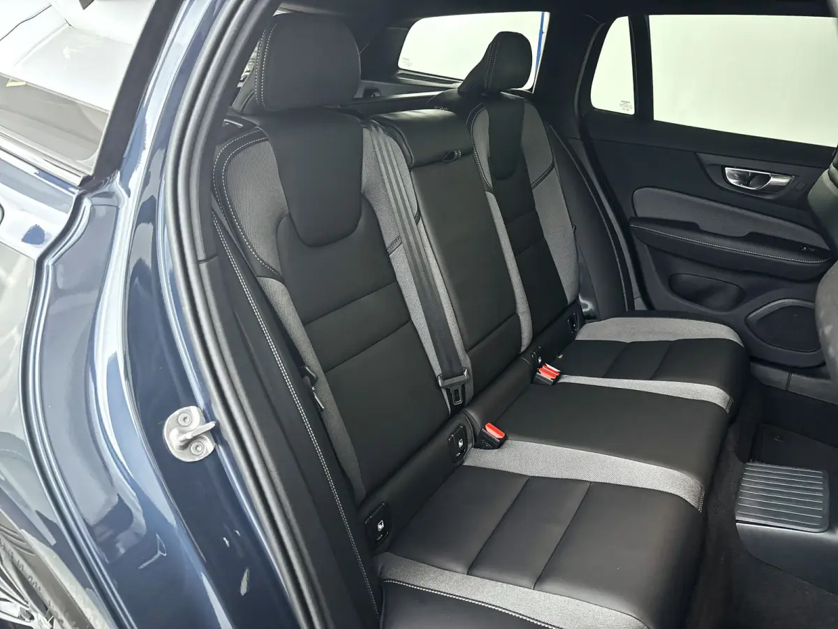 T8 Plug-in hybrid AWD Plus Dark | SOH 100% | Panoramadak | 360° camera | Head-up display | Harman Kardon | Stoel- en stuurverwarming | Trekhaak