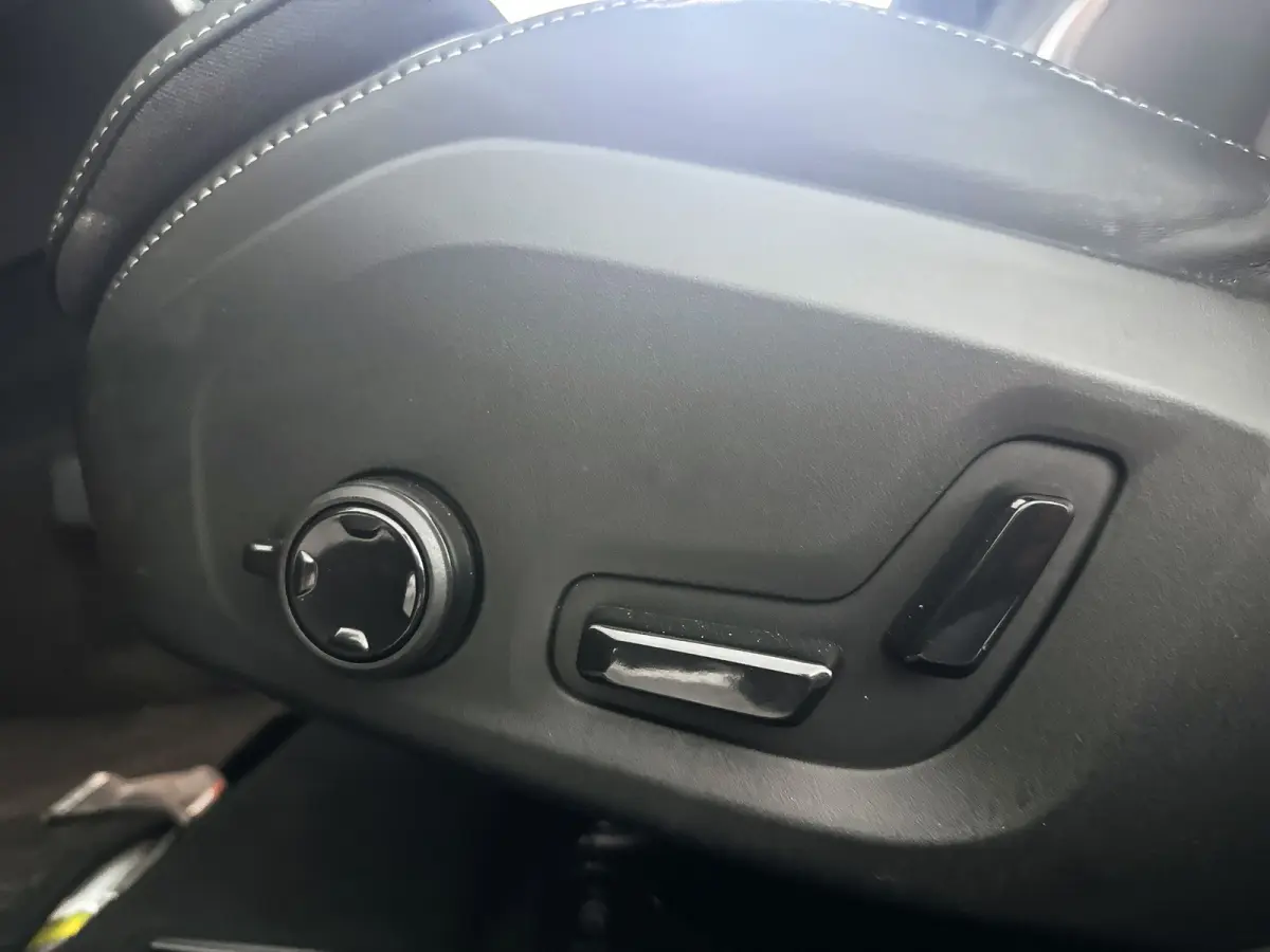T8 Plug-in hybrid AWD Plus Dark | SOH 100% | Panoramadak | 360° camera | Head-up display | Harman Kardon | Stoel- en stuurverwarming | Trekhaak