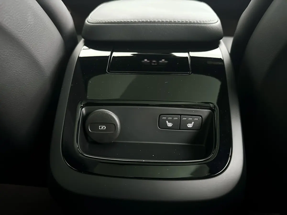 T8 Plug-in hybrid AWD Plus Dark | SOH 100% | Panoramadak | 360° camera | Head-up display | Harman Kardon | Stoel- en stuurverwarming | Trekhaak