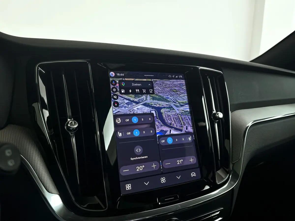 T8 Plug-in hybrid AWD Plus Dark | SOH 100% | Panoramadak | 360° camera | Head-up display | Harman Kardon | Stoel- en stuurverwarming | Trekhaak