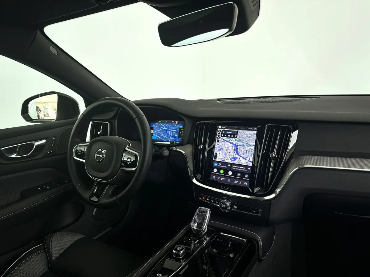 T8 Plug-in hybrid AWD Plus Dark | SOH 100% | Panoramadak | 360° camera | Head-up display | Harman Kardon | Stoel- en stuurverwarming | Trekhaak
