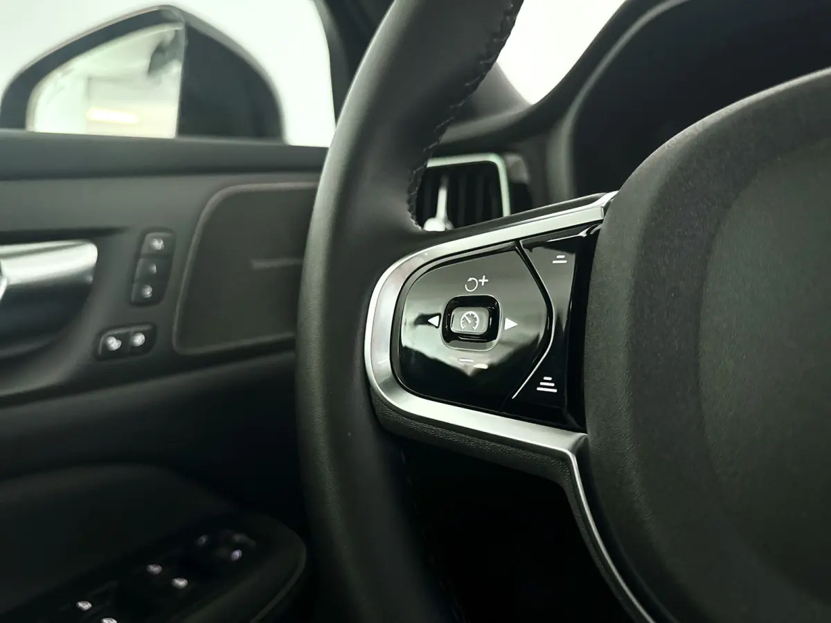 T8 Plug-in hybrid AWD Plus Dark | SOH 100% | Panoramadak | 360° camera | Head-up display | Harman Kardon | Stoel- en stuurverwarming | Trekhaak