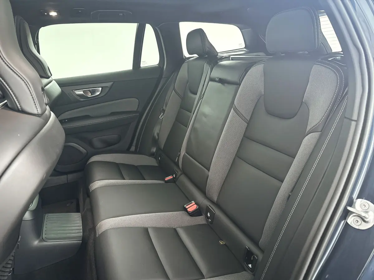 T8 Plug-in hybrid AWD Plus Dark | SOH 100% | Panoramadak | 360° camera | Head-up display | Harman Kardon | Stoel- en stuurverwarming | Trekhaak