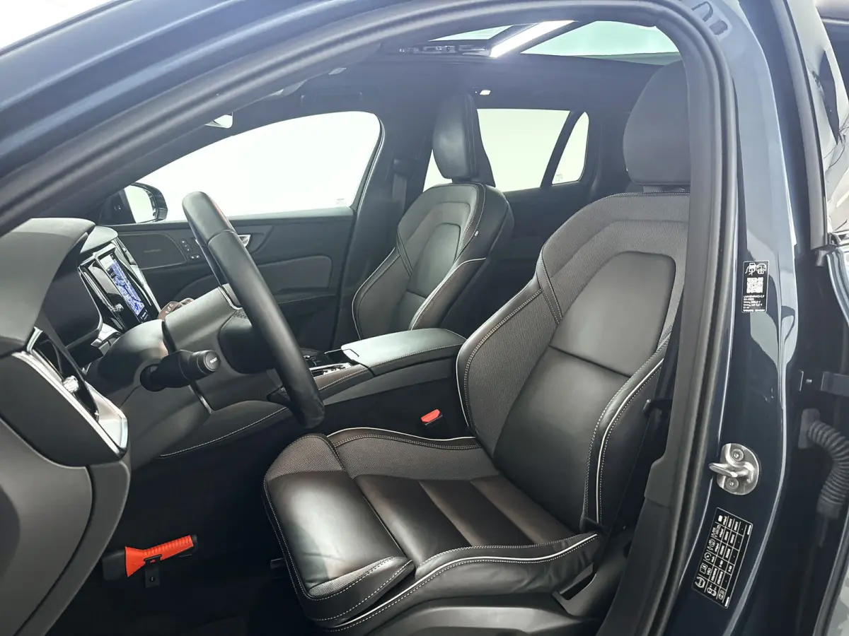 T8 Plug-in hybrid AWD Plus Dark | SOH 100% | Panoramadak | 360° camera | Head-up display | Harman Kardon | Stoel- en stuurverwarming | Trekhaak