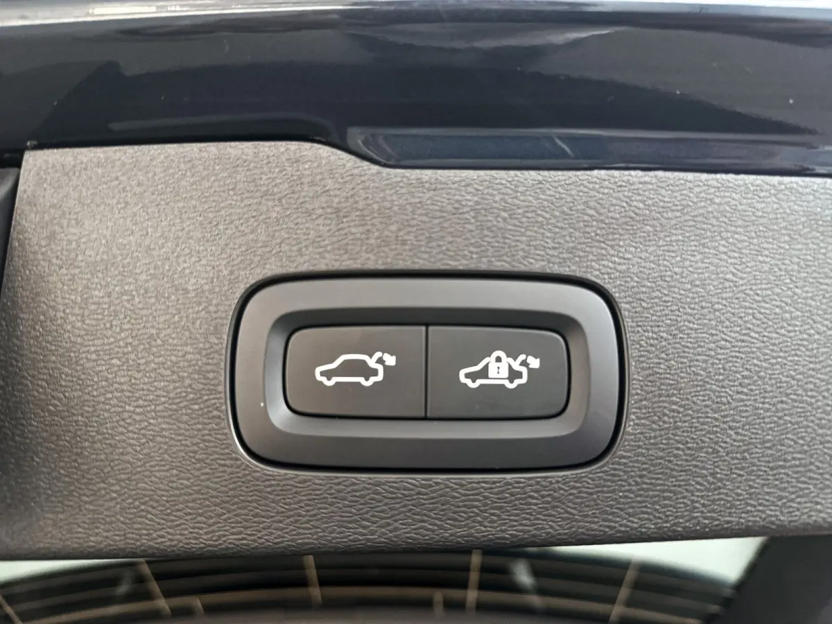 T8 Plug-in hybrid AWD Plus Dark | SOH 100% | Panoramadak | 360° camera | Head-up display | Harman Kardon | Stoel- en stuurverwarming | Trekhaak