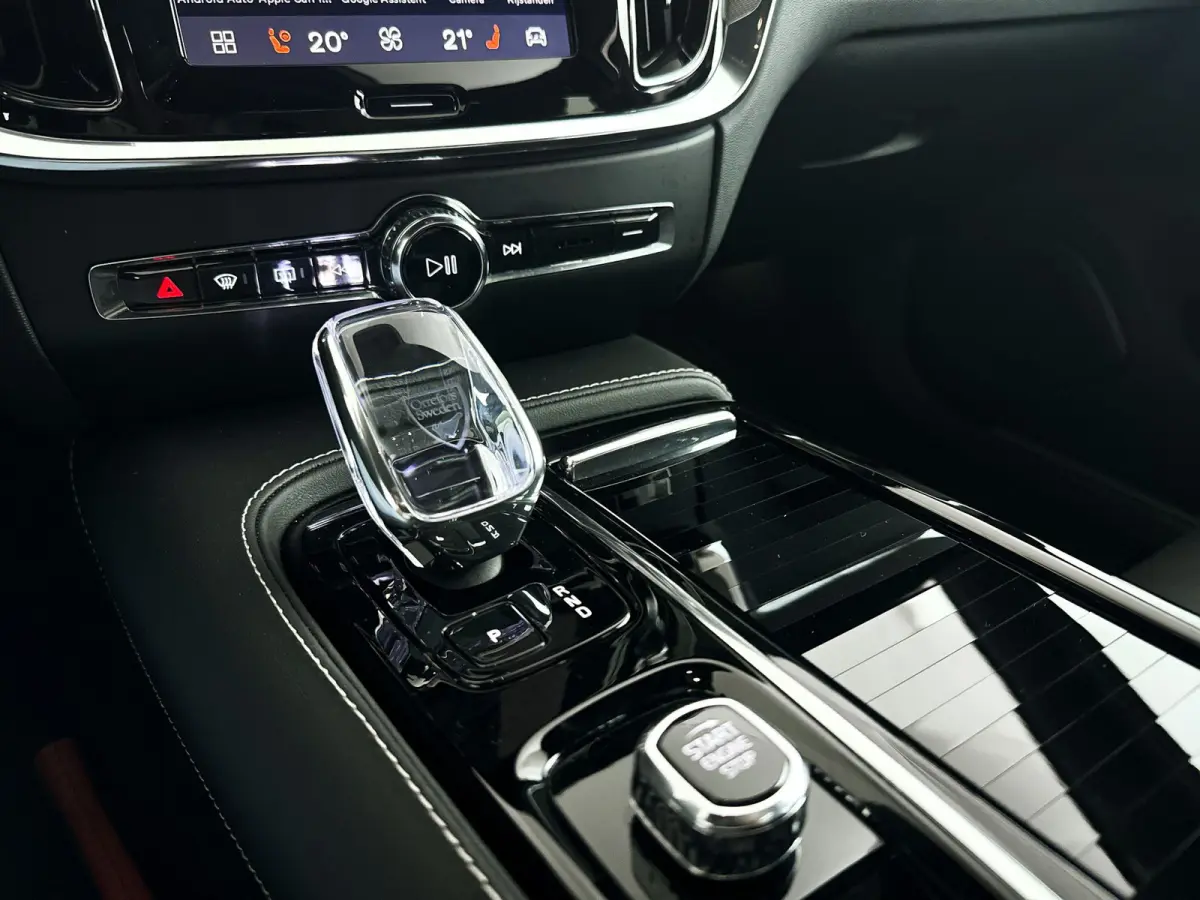 T8 Plug-in hybrid AWD Plus Dark | SOH 100% | Panoramadak | 360° camera | Head-up display | Harman Kardon | Stoel- en stuurverwarming | Trekhaak