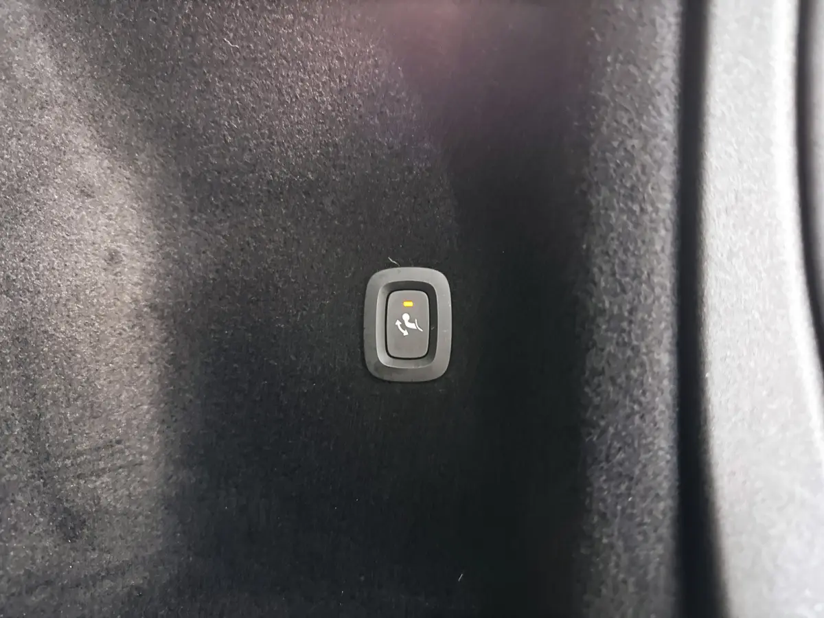 B3 Essential Edition | Parkeercamera | Stoel- en stuurverwarming | Trekhaak