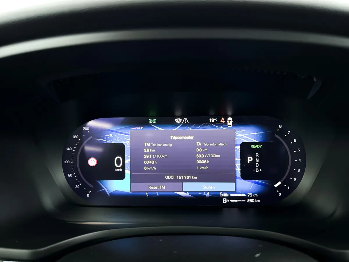 T6 Plug-in hybrid AWD Plus Dark | Parkeercamera | Harman Kardon | Stoel- en stuurverwarming | Trekhaak