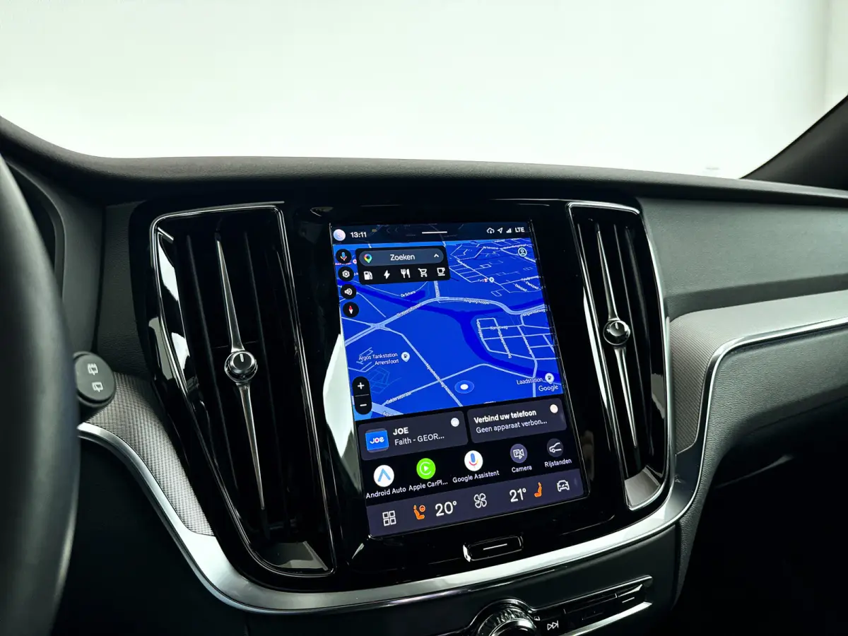 T6 Plug-in hybrid AWD Plus Dark | Parkeercamera | Harman Kardon | Stoel- en stuurverwarming | Trekhaak