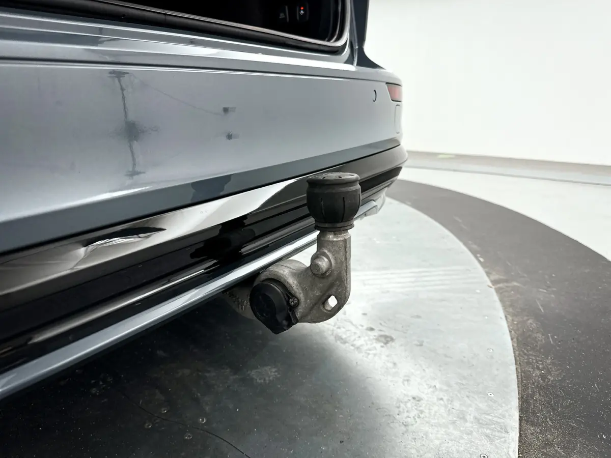 T6 Plug-in hybrid AWD Plus Dark | Parkeercamera | Harman Kardon | Stoel- en stuurverwarming | Trekhaak