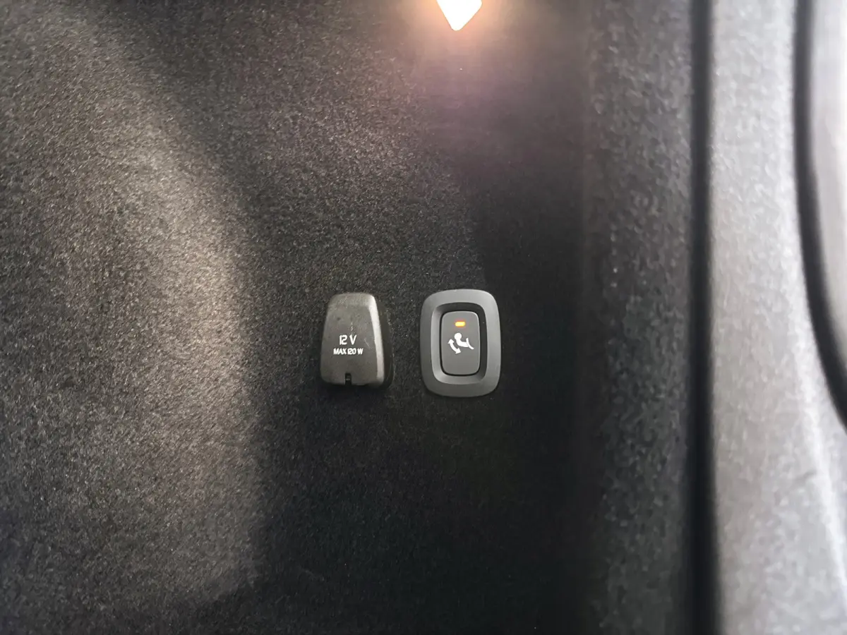 T6 Plug-in hybrid AWD Plus Dark | Parkeercamera | Harman Kardon | Stoel- en stuurverwarming | Trekhaak