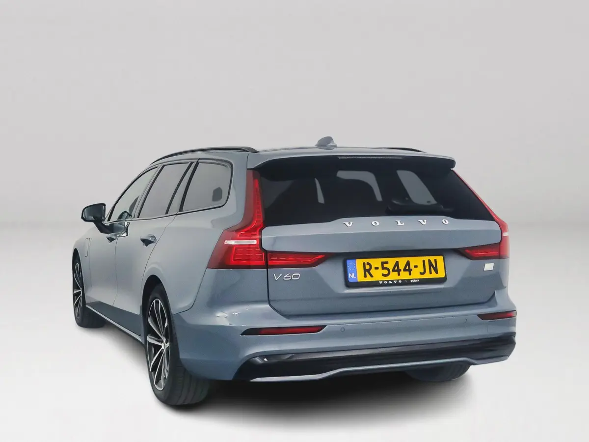 T6 Plug-in hybrid AWD Plus Dark | Parkeercamera | Harman Kardon | Stoel- en stuurverwarming | Trekhaak