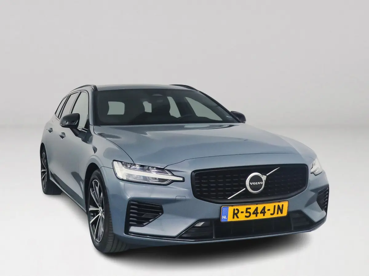 T6 Plug-in hybrid AWD Plus Dark | Parkeercamera | Harman Kardon | Stoel- en stuurverwarming | Trekhaak