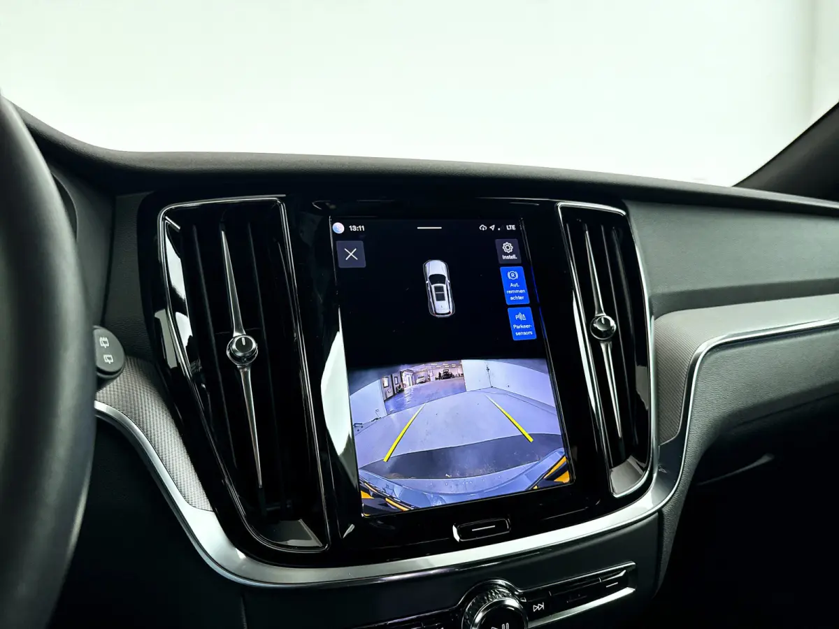 T6 Plug-in hybrid AWD Plus Dark | Parkeercamera | Harman Kardon | Stoel- en stuurverwarming | Trekhaak