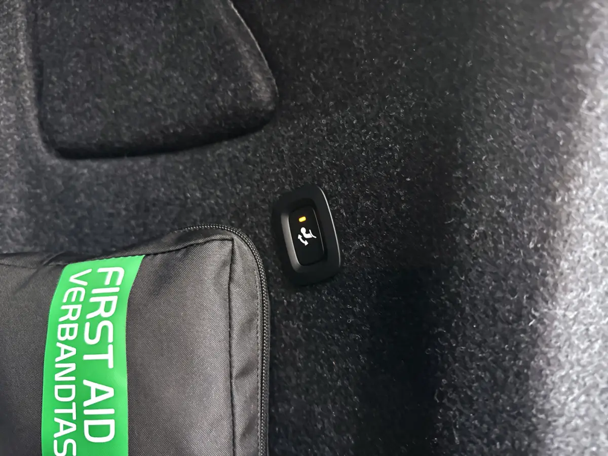 B3 Essential | Parkeercamera | Cruise control | Trekhaak