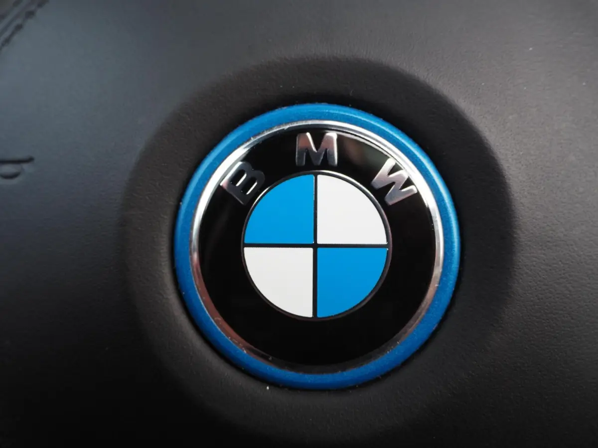 330e M-Sport Brooklyn Grau | Pano | Leder | Head-Up | Camera | Carplay | Digital Dash | Cognac Leder | Led | Trekhaak | Android Auto | Stoelverwarming | Cruisecontrol | Lane Assist | Draadlo