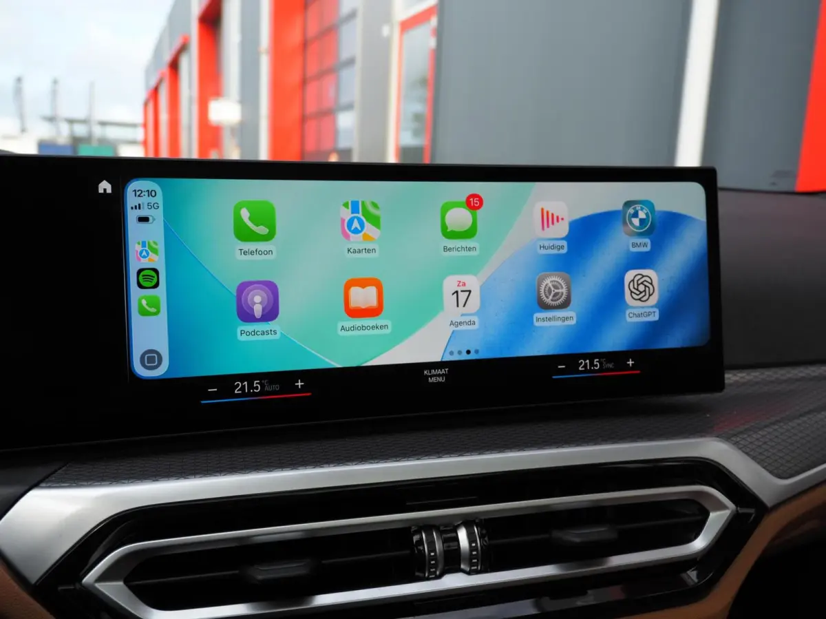 330e M-Sport Brooklyn Grau | Pano | Leder | Head-Up | Camera | Carplay | Digital Dash | Cognac Leder | Led | Trekhaak | Android Auto | Stoelverwarming | Cruisecontrol | Lane Assist | Draadlo