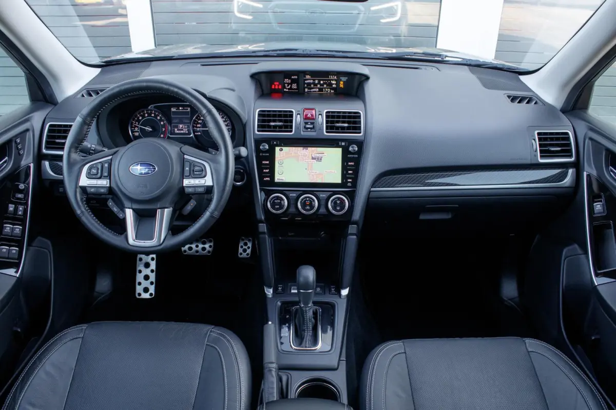 2.0 CVT Premium | Eyesight | Trekhaak | Navigatie | Lederen bekleding |
