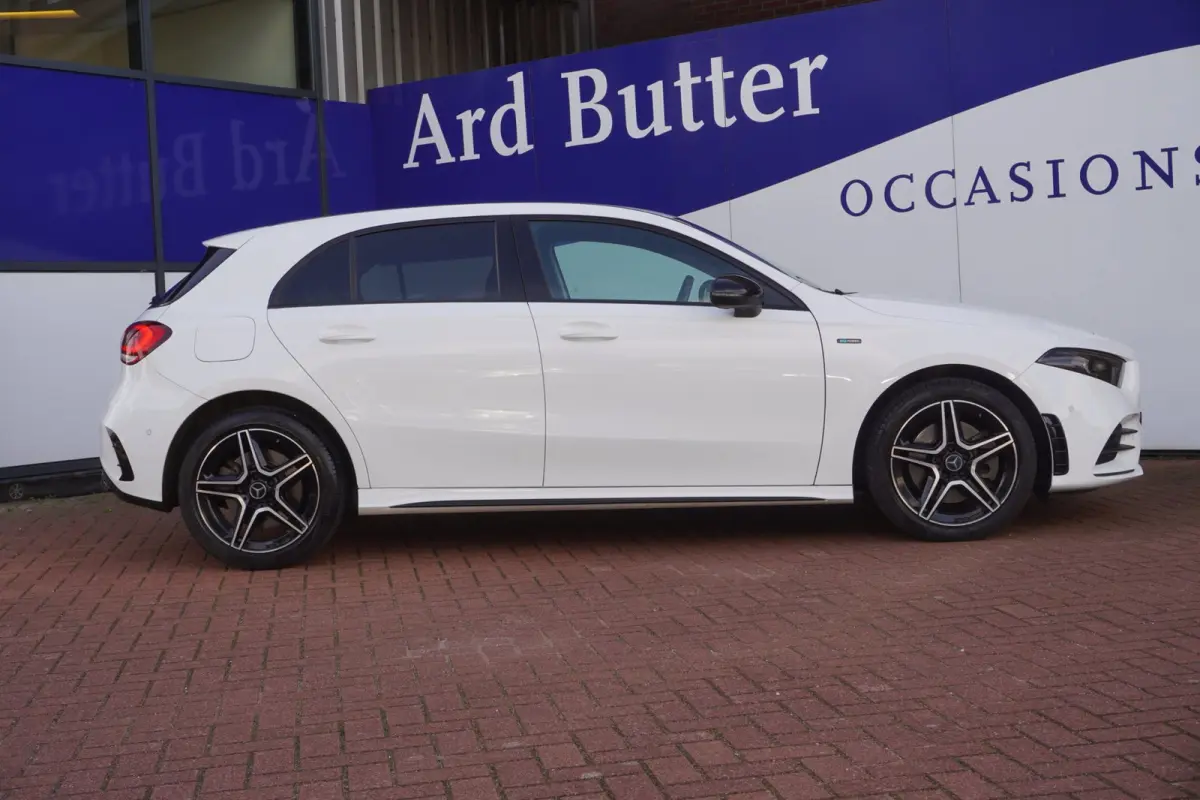 250 e Business Line AMG PHEV / Camera / Navi / Sfeer-verl / Stoelverwarm. / LED / = DECEMBER 2020 !!