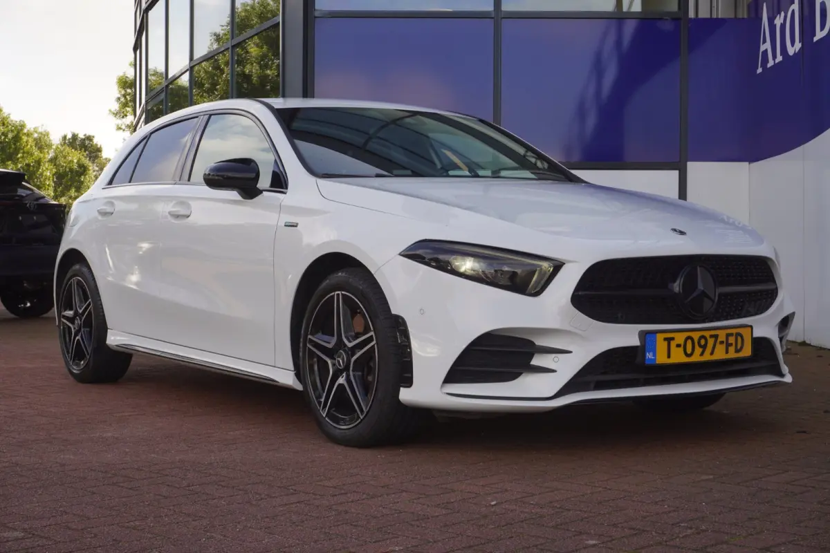 250 e Business Line AMG PHEV / Camera / Navi / Sfeer-verl / Stoelverwarm. / LED / = DECEMBER 2020 !!