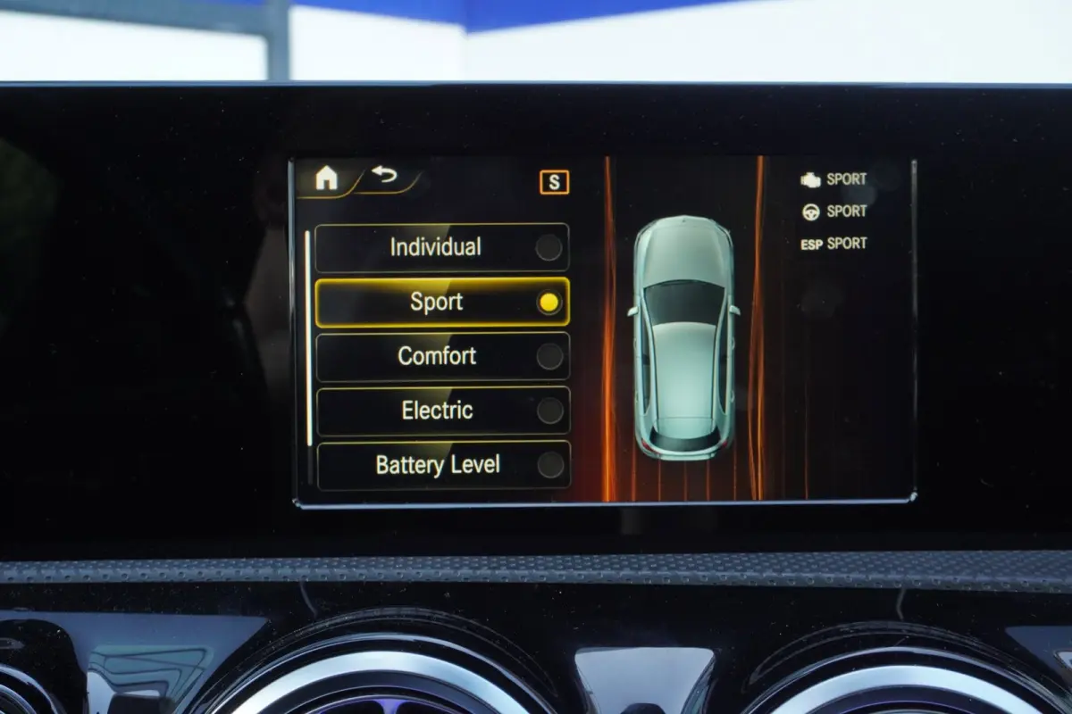 250 e Business Line AMG PHEV / Camera / Navi / Sfeer-verl / Stoelverwarm. / LED / = DECEMBER 2020 !!