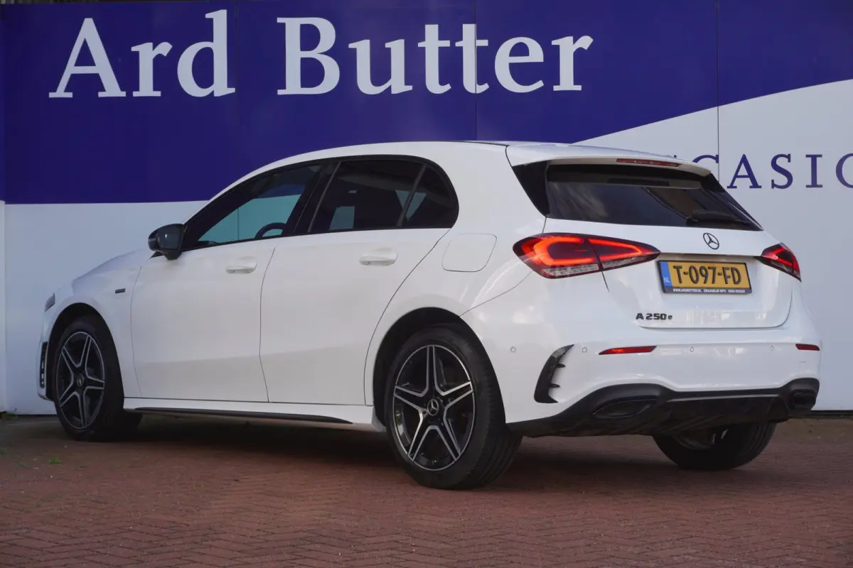 250 e Business Line AMG PHEV / Camera / Navi / Sfeer-verl / Stoelverwarm. / LED / = DECEMBER 2020 !!