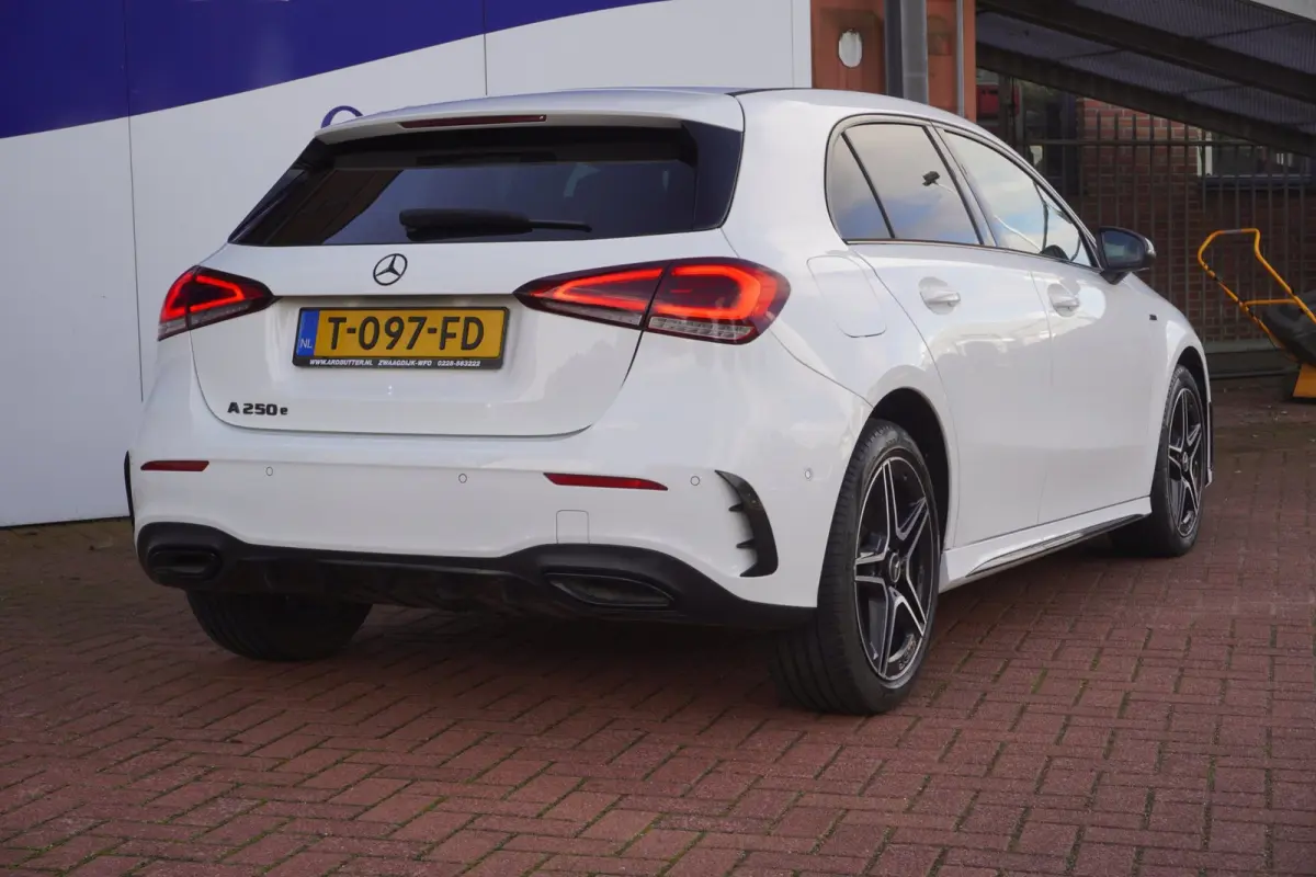 250 e Business Line AMG PHEV / Camera / Navi / Sfeer-verl / Stoelverwarm. / LED / = DECEMBER 2020 !!