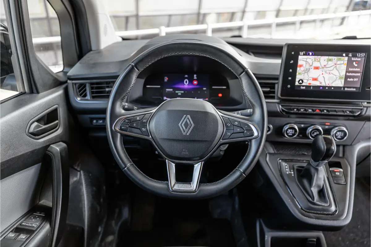 Sport 1.5 Blue dCi | ACC | LED | Trekhaak | Stoelverwarming | Blind Spot | Climate control | DAB | Orig. NL auto | Nieuwe APK | Dealer onderhouden