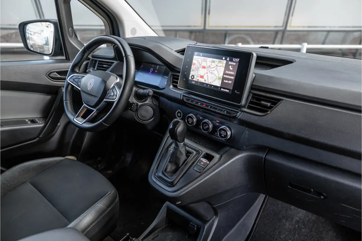 Sport 1.5 Blue dCi | ACC | LED | Trekhaak | Stoelverwarming | Blind Spot | Climate control | DAB | Orig. NL auto | Nieuwe APK | Dealer onderhouden