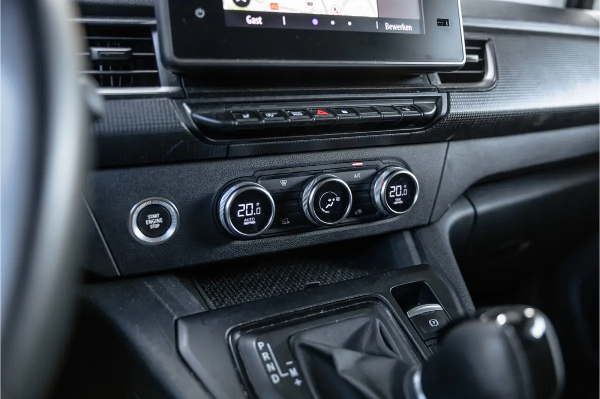 Sport 1.5 Blue dCi | ACC | LED | Trekhaak | Stoelverwarming | Blind Spot | Climate control | DAB | Orig. NL auto | Nieuwe APK | Dealer onderhouden