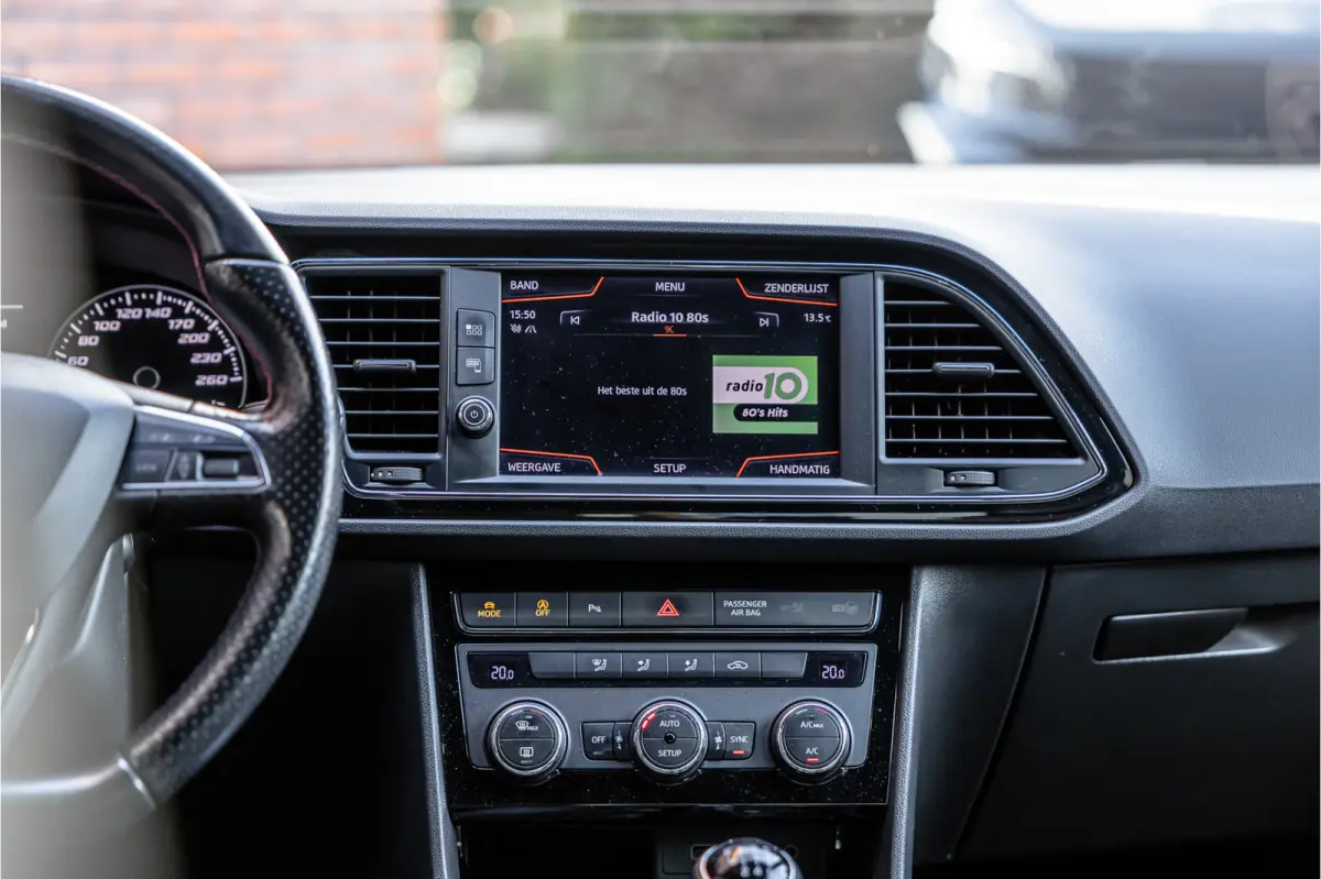1.4 EcoTSI 150 PK FR | Camera | Bi-Xenon | CarPlay | Lederen bekleding | PDC | Cruise control | Airco | Nieuwe APK