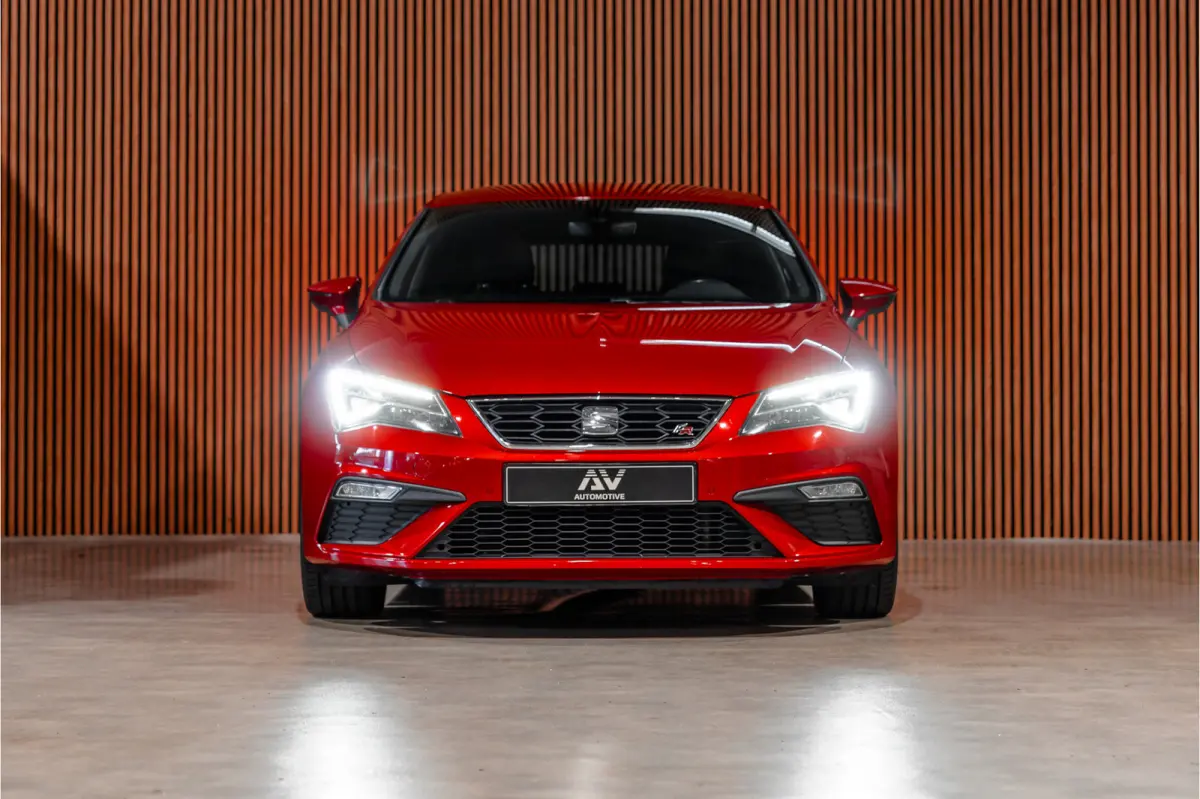 1.4 EcoTSI 150 PK FR | Camera | Bi-Xenon | CarPlay | Lederen bekleding | PDC | Cruise control | Airco | Nieuwe APK