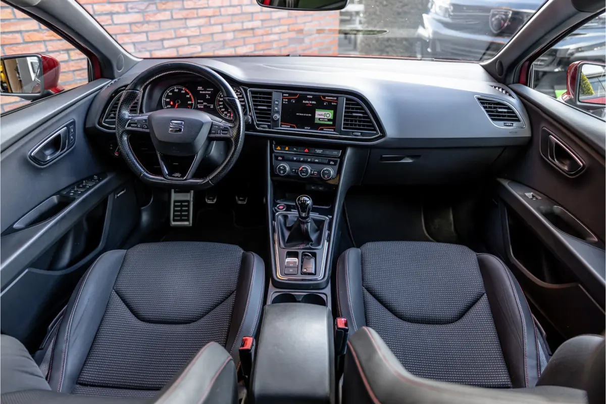1.4 EcoTSI 150 PK FR | Camera | Bi-Xenon | CarPlay | Lederen bekleding | PDC | Cruise control | Airco | Nieuwe APK