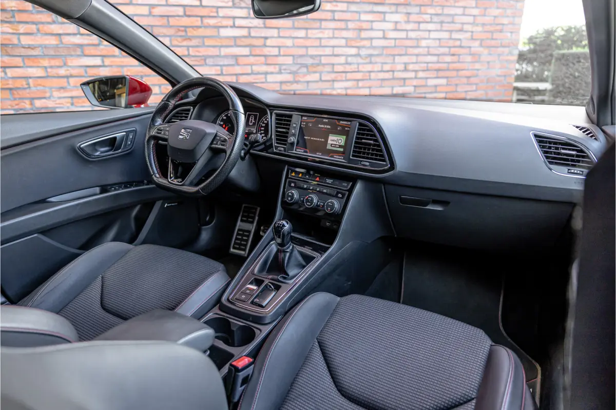 1.4 EcoTSI 150 PK FR | Camera | Bi-Xenon | CarPlay | Lederen bekleding | PDC | Cruise control | Airco | Nieuwe APK