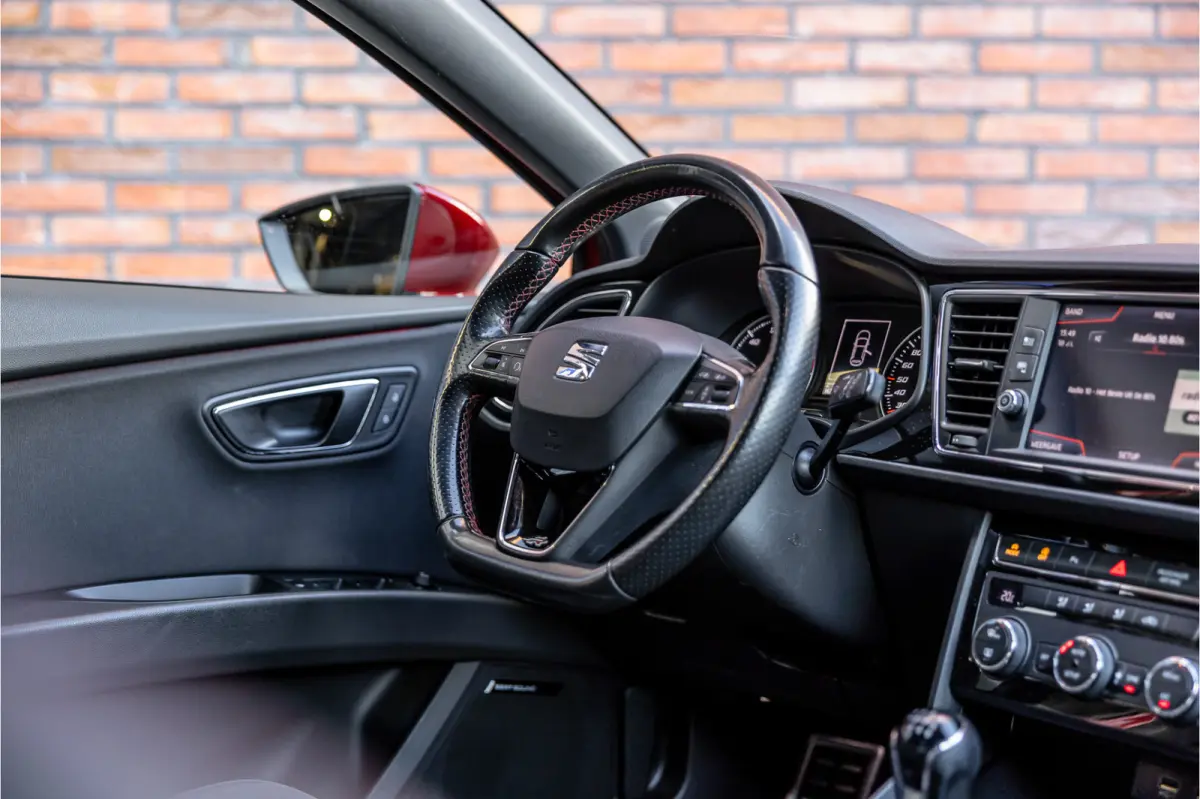 1.4 EcoTSI 150 PK FR | Camera | Bi-Xenon | CarPlay | Lederen bekleding | PDC | Cruise control | Airco | Nieuwe APK