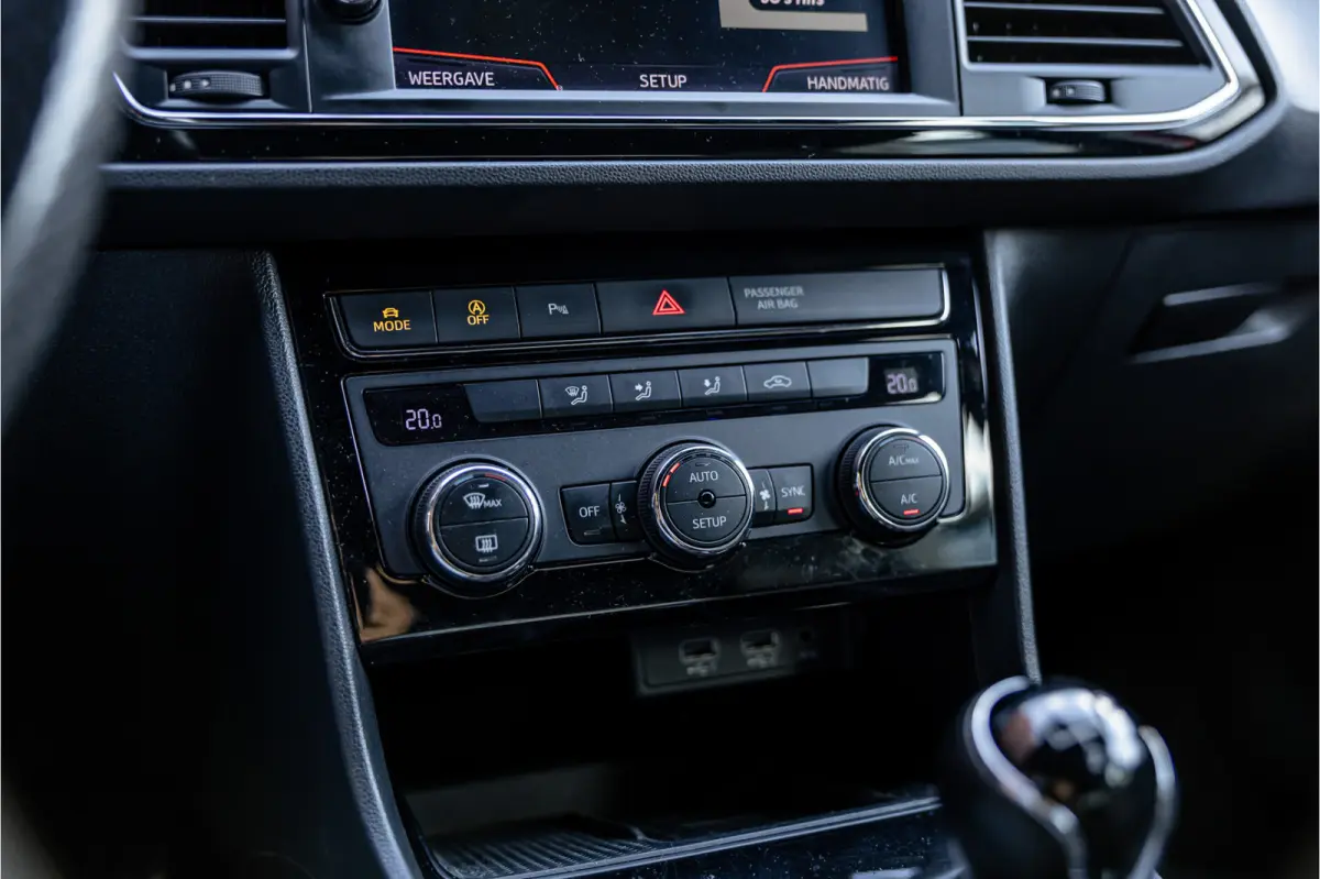 1.4 EcoTSI 150 PK FR | Camera | Bi-Xenon | CarPlay | Lederen bekleding | PDC | Cruise control | Airco | Nieuwe APK