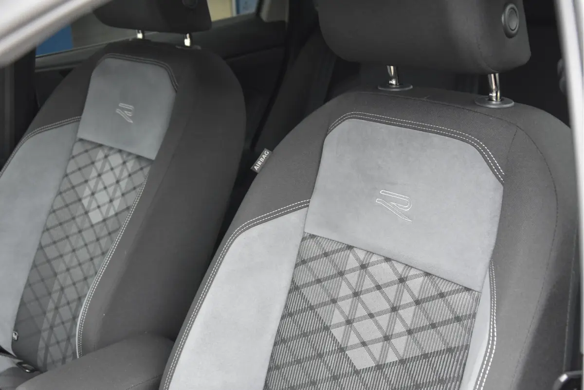 1.0 TSI 2 X R-Line Fabrieks garantie Nieuwstaat! NAP