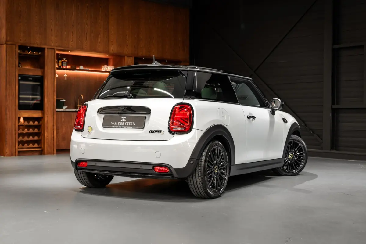 MINI Yours 33 kWh SOH93% | Schuifdak | Adapt. cruise | Sportstoelen | NL Auto