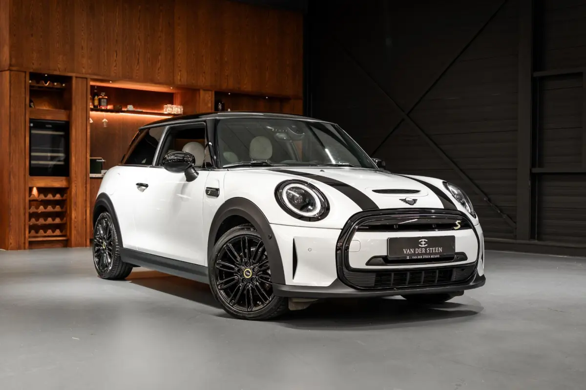 MINI Yours 33 kWh SOH93% | Schuifdak | Adapt. cruise | Sportstoelen | NL Auto