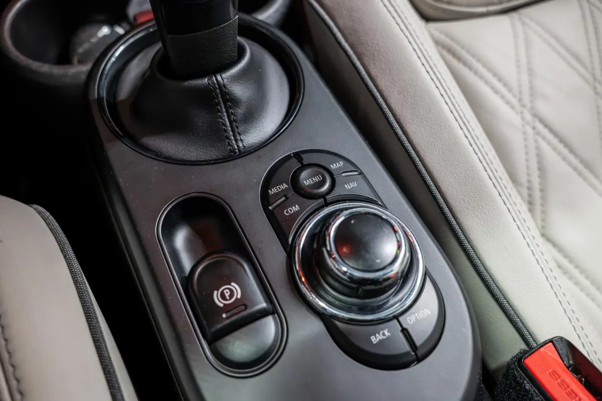 MINI Yours 33 kWh SOH93% | Schuifdak | Adapt. cruise | Sportstoelen | NL Auto