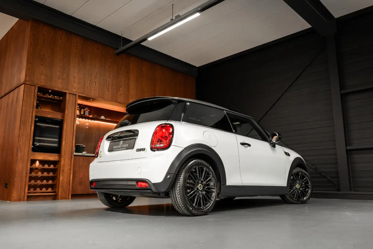 MINI Yours 33 kWh SOH93% | Schuifdak | Adapt. cruise | Sportstoelen | NL Auto