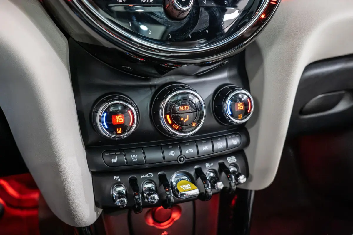 MINI Yours 33 kWh SOH93% | Schuifdak | Adapt. cruise | Sportstoelen | NL Auto