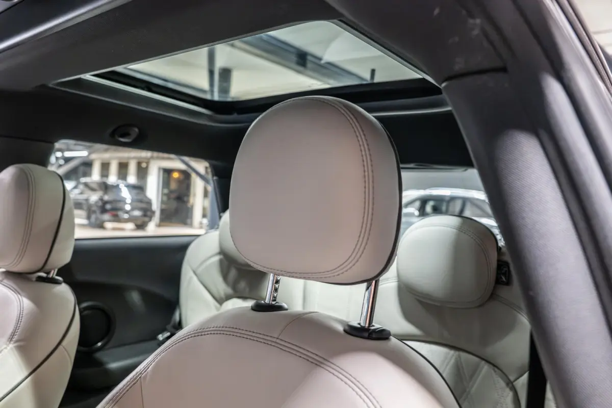 MINI Yours 33 kWh SOH93% | Schuifdak | Adapt. cruise | Sportstoelen | NL Auto