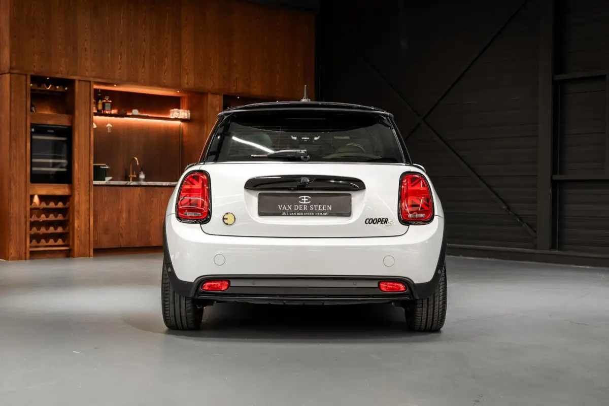 MINI Yours 33 kWh SOH93% | Schuifdak | Adapt. cruise | Sportstoelen | NL Auto