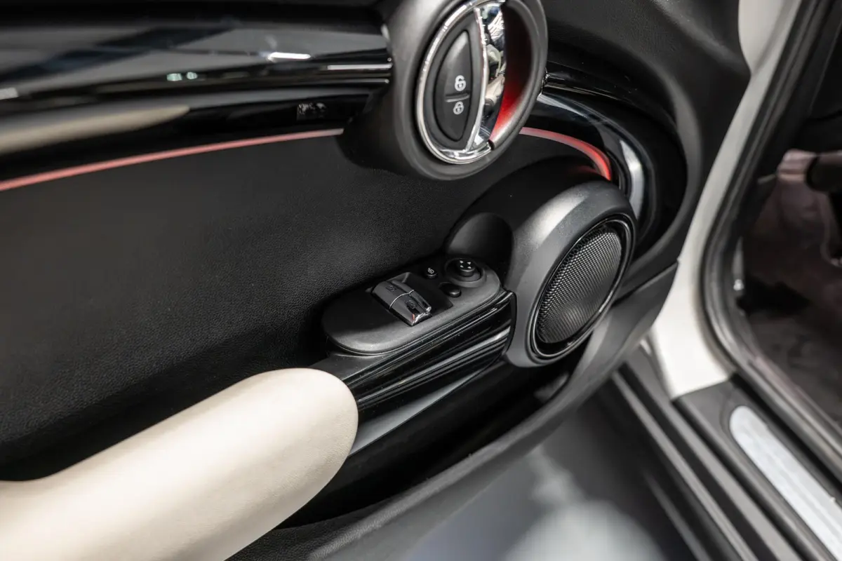 MINI Yours 33 kWh SOH93% | Schuifdak | Adapt. cruise | Sportstoelen | NL Auto