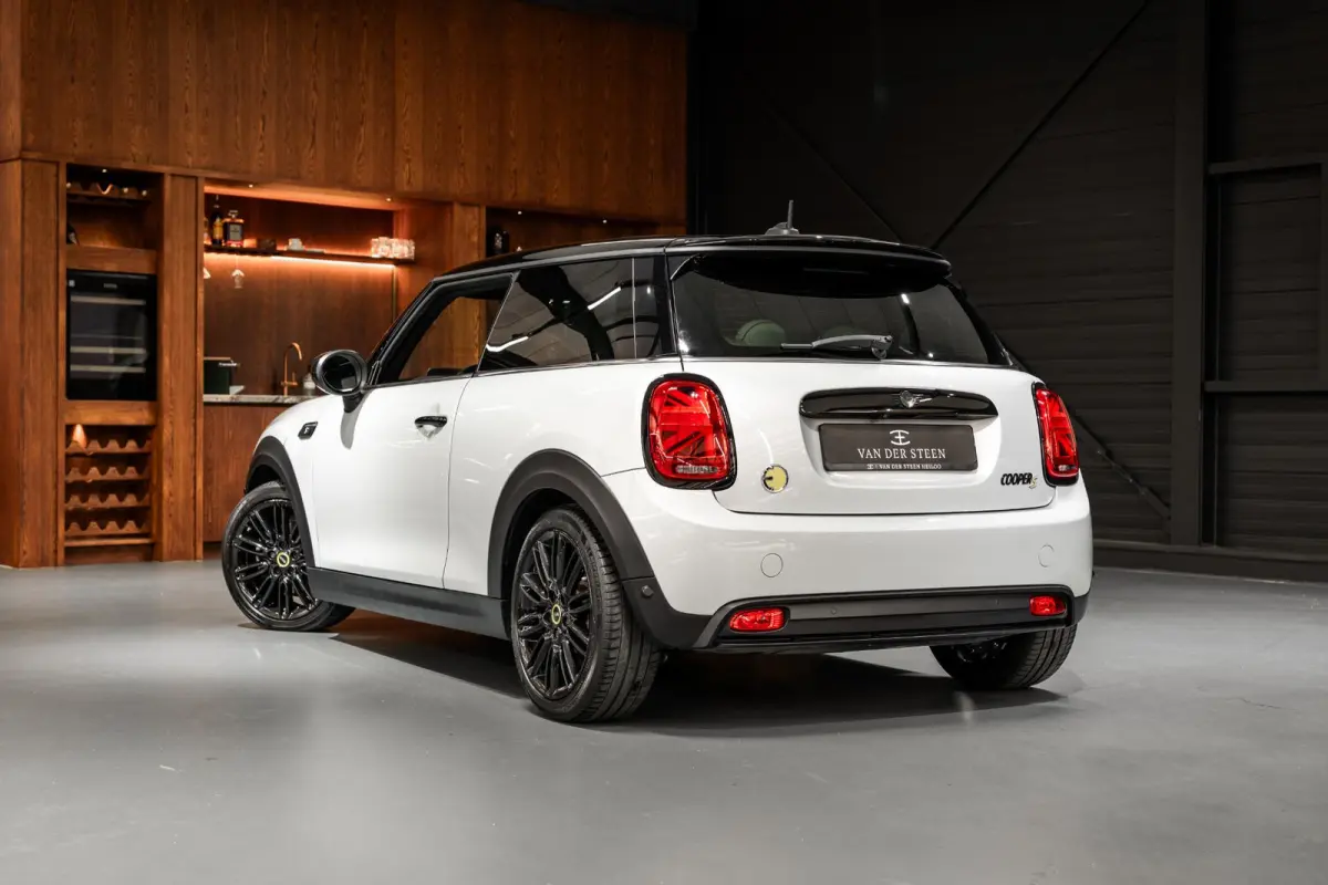 MINI Yours 33 kWh SOH93% | Schuifdak | Adapt. cruise | Sportstoelen | NL Auto
