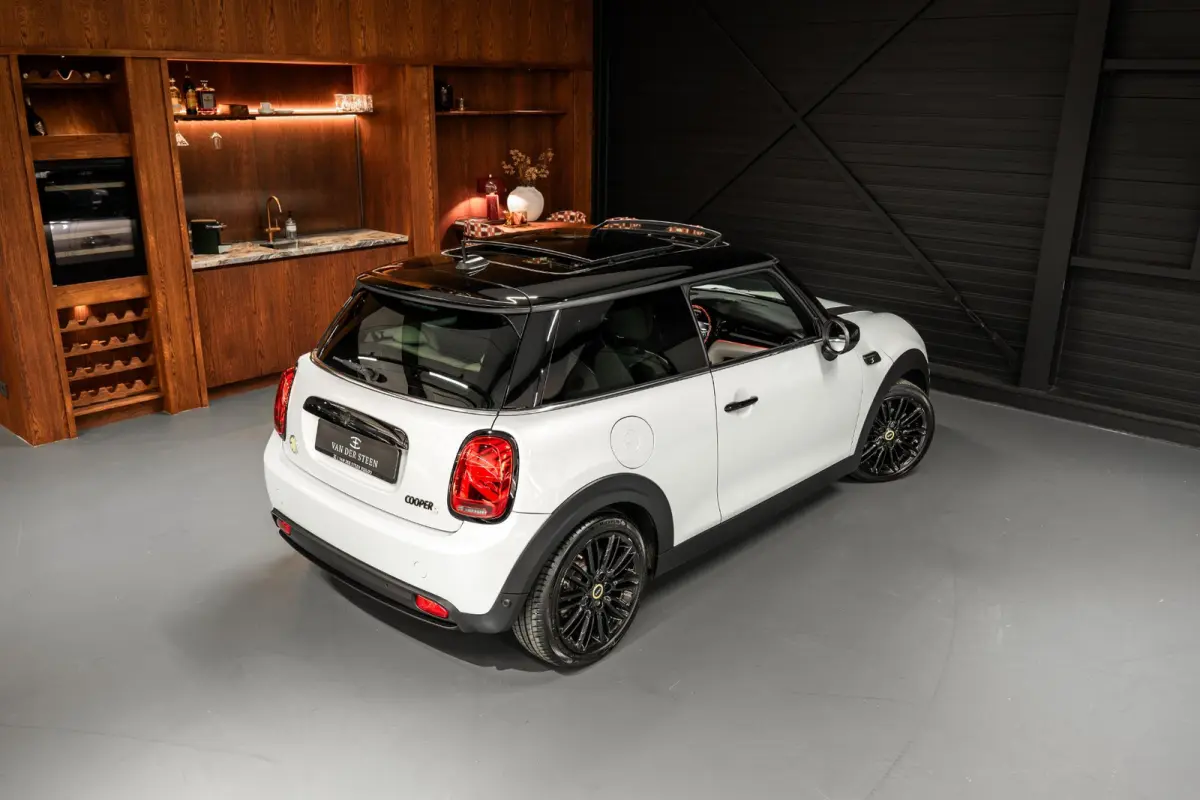 MINI Yours 33 kWh SOH93% | Schuifdak | Adapt. cruise | Sportstoelen | NL Auto