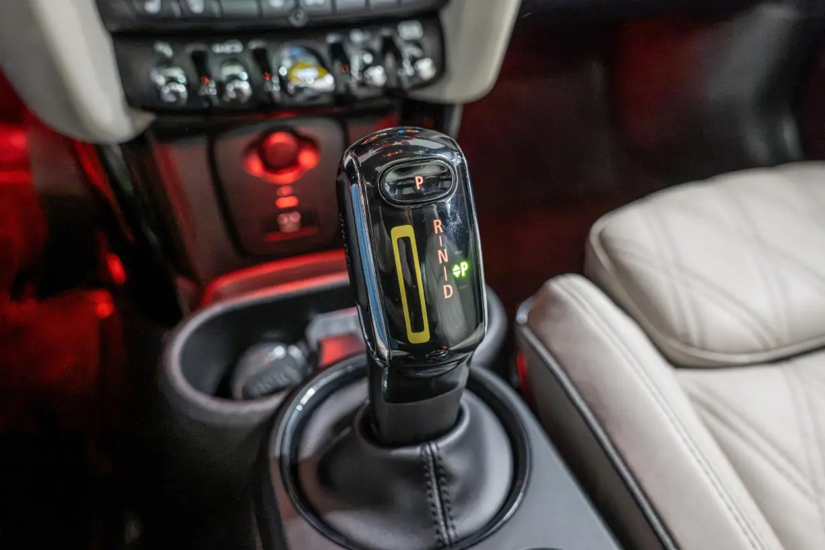 MINI Yours 33 kWh SOH93% | Schuifdak | Adapt. cruise | Sportstoelen | NL Auto
