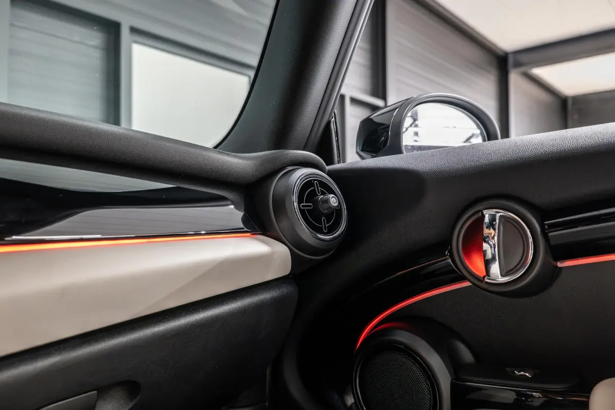 MINI Yours 33 kWh SOH93% | Schuifdak | Adapt. cruise | Sportstoelen | NL Auto