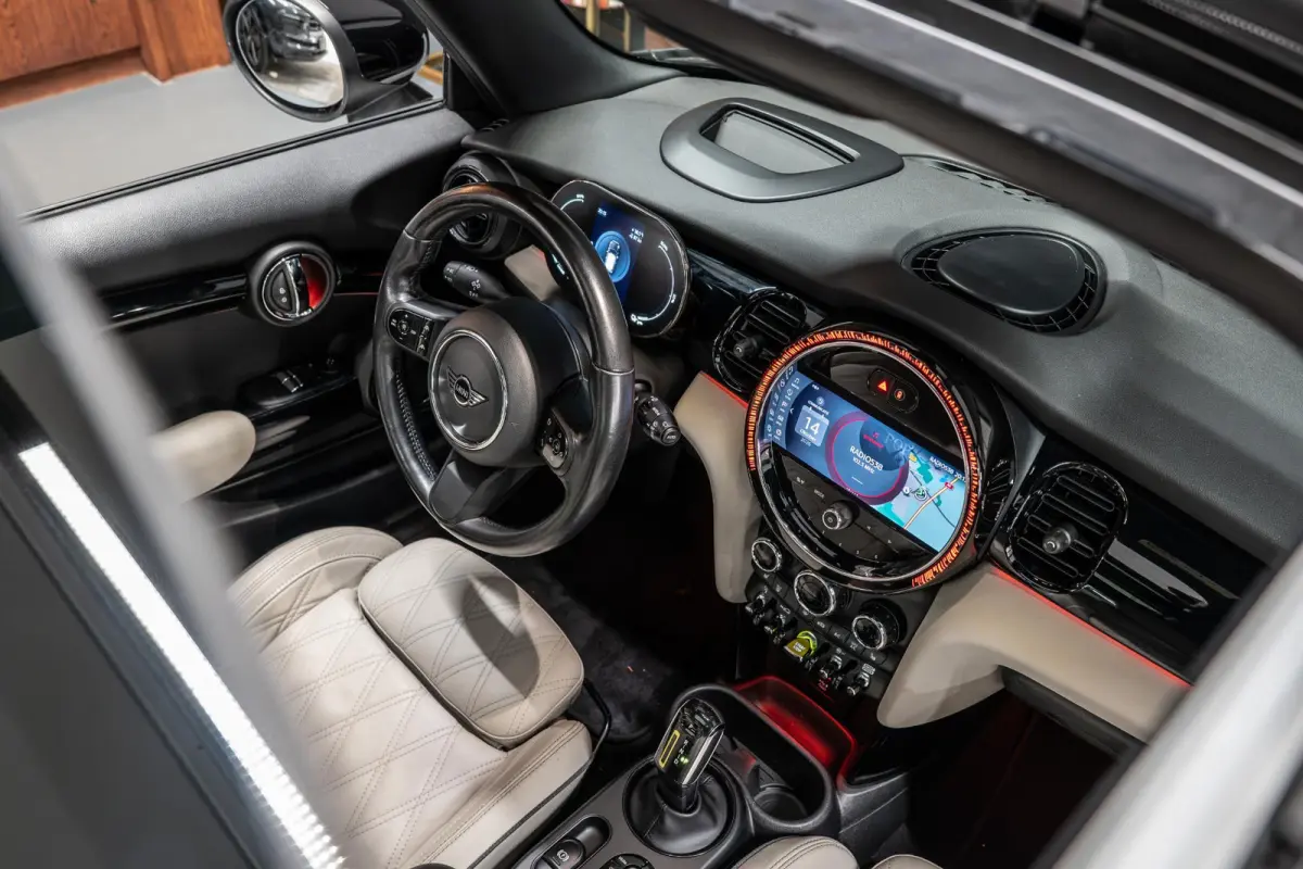 MINI Yours 33 kWh SOH93% | Schuifdak | Adapt. cruise | Sportstoelen | NL Auto